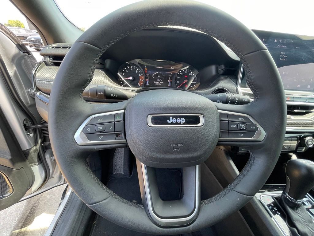 2025 Jeep Compass Latitude 4X4 / HEATED SEATS / ONE OWNER