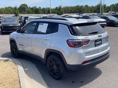 2025 Jeep Compass Latitude 4X4 / HEATED SEATS / ONE OWNER