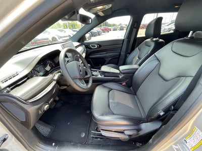2025 Jeep Compass Latitude 4X4 / HEATED SEATS / ONE OWNER