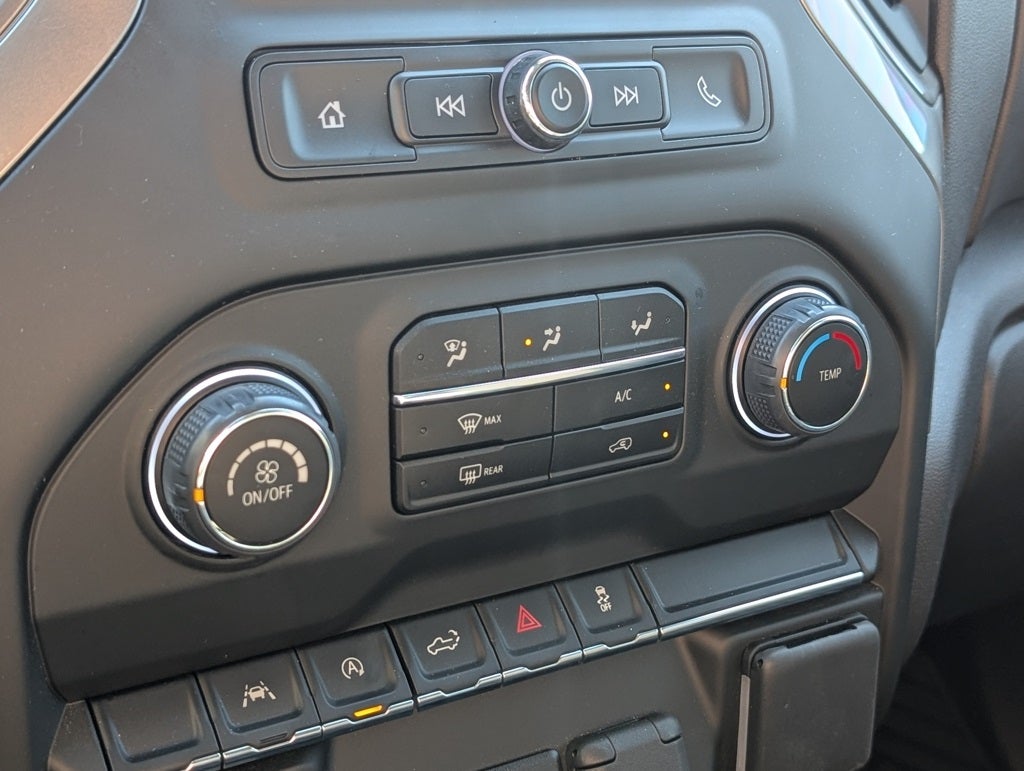 2024 Chevrolet Silverado 1500 Custom 4X4 / ONE OWNER