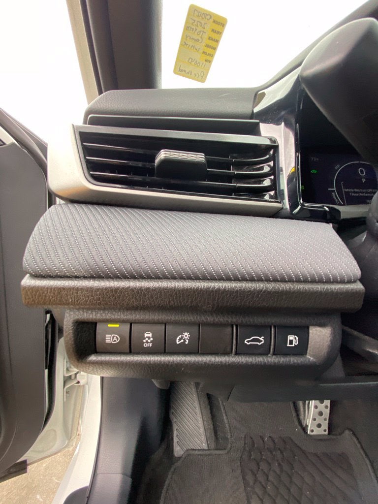 2025 Toyota Camry SE ONE OWNER / CLEAN CARFAX