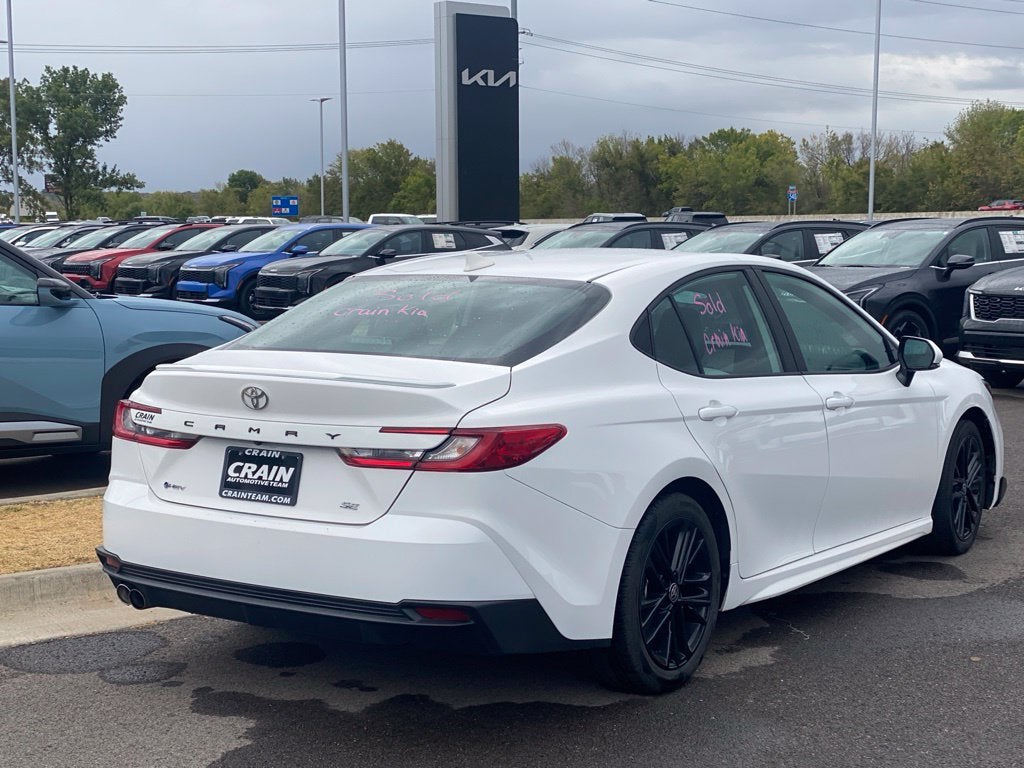 2025 Toyota Camry SE ONE OWNER / CLEAN CARFAX