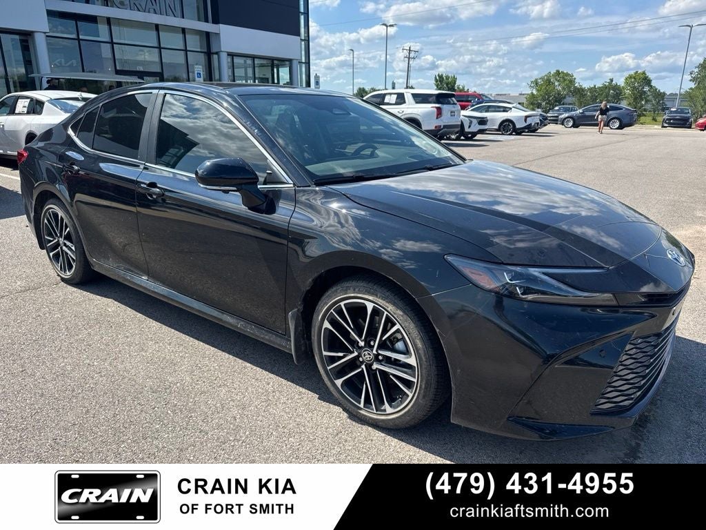 2025 Toyota Camry XLE MOONROOF / AWD / HEATED SEATS