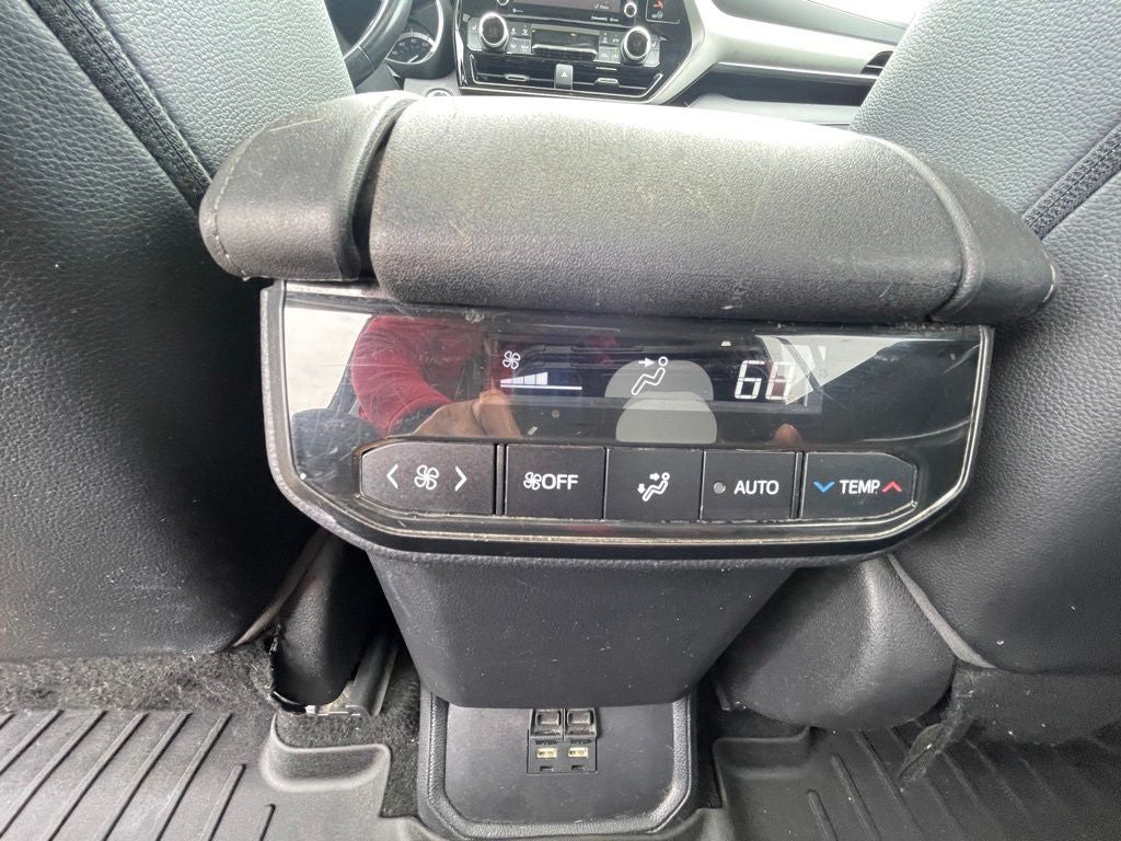 2020 Toyota Highlander XLE MOONROOF / HEATED SEATS