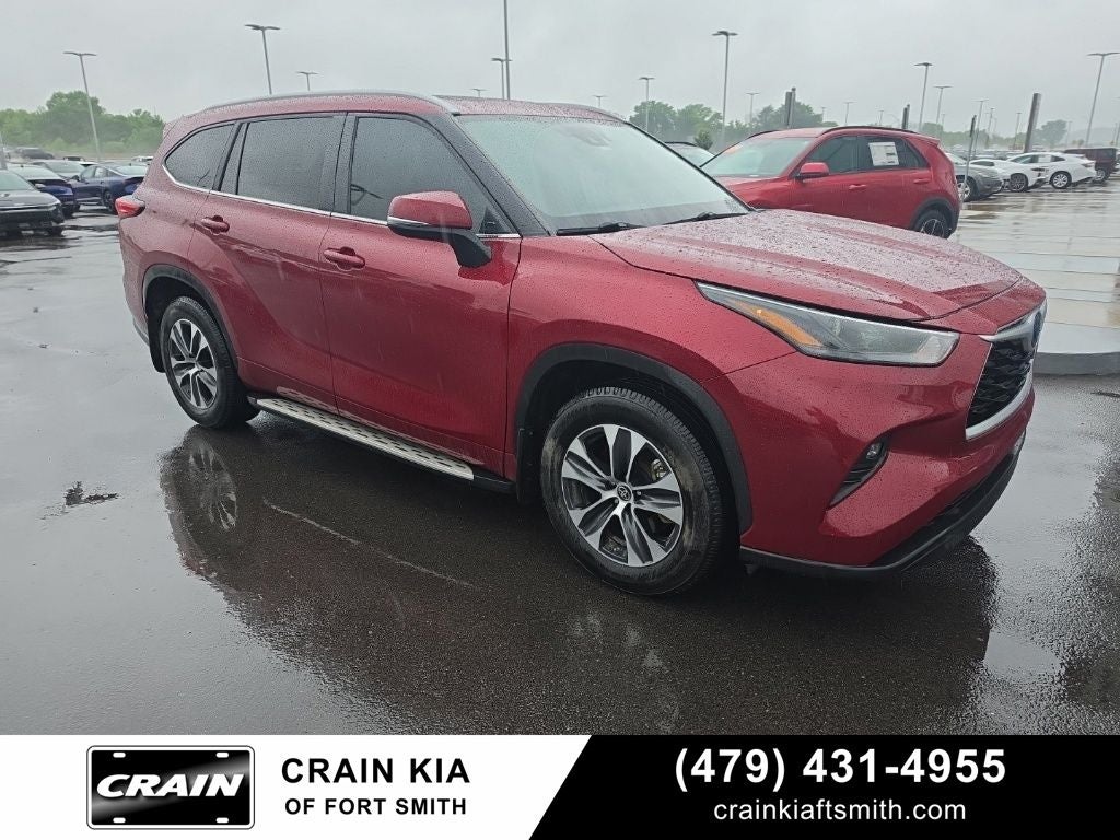 2023 Toyota Highlander Hybrid XLE FWD's photo