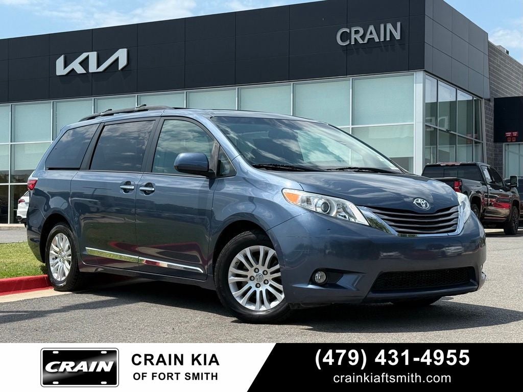 2017 Toyota Sienna XLE 8 Passenger
