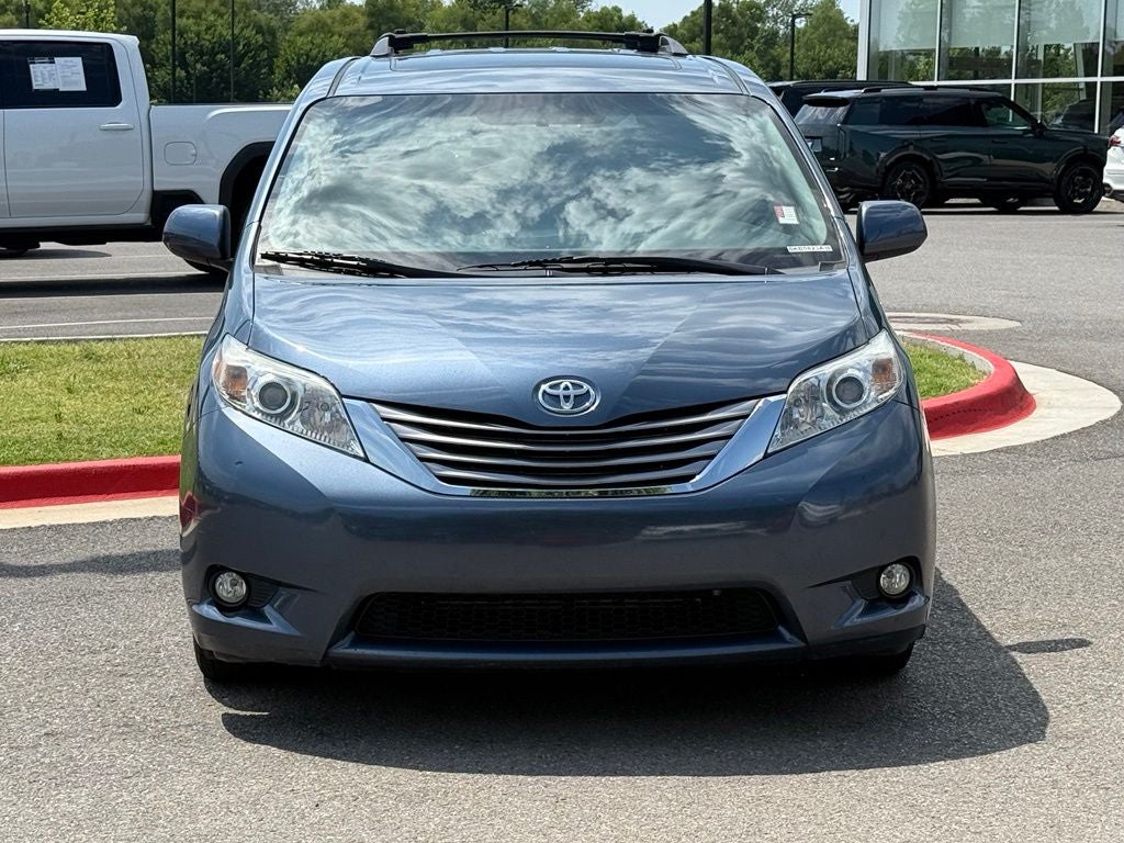 2017 Toyota Sienna XLE 8 Passenger