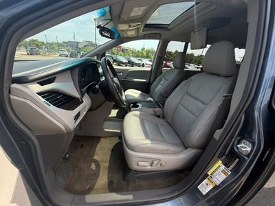 2017 Toyota Sienna XLE 8 Passenger