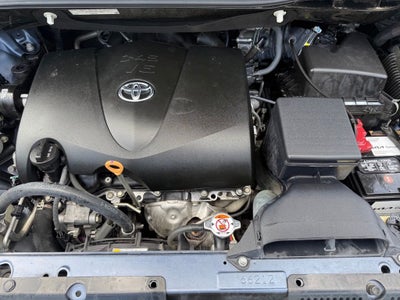 2017 Toyota Sienna XLE 8 Passenger