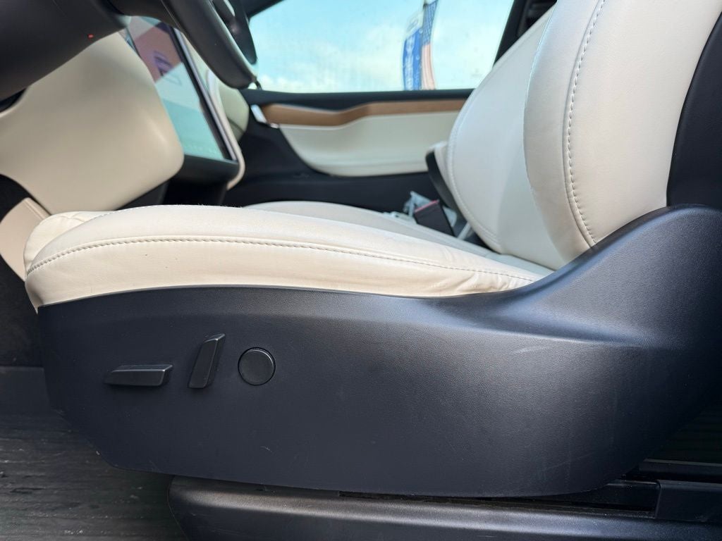 2020 Tesla Model X Long Range AWD / CLEAN CARFAX / HEATED SEATS