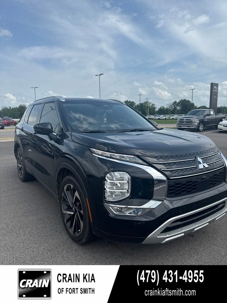 2024 Mitsubishi Outlander SEL 2WD's photo