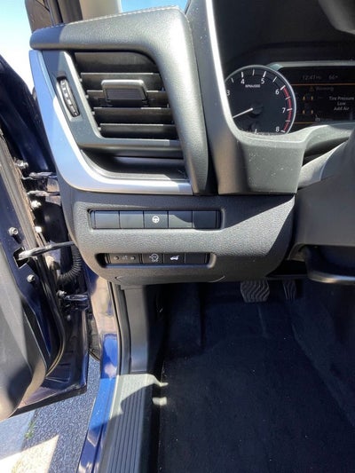 2025 Nissan Rogue SV ONE OWNER / CLEAN CARFAX