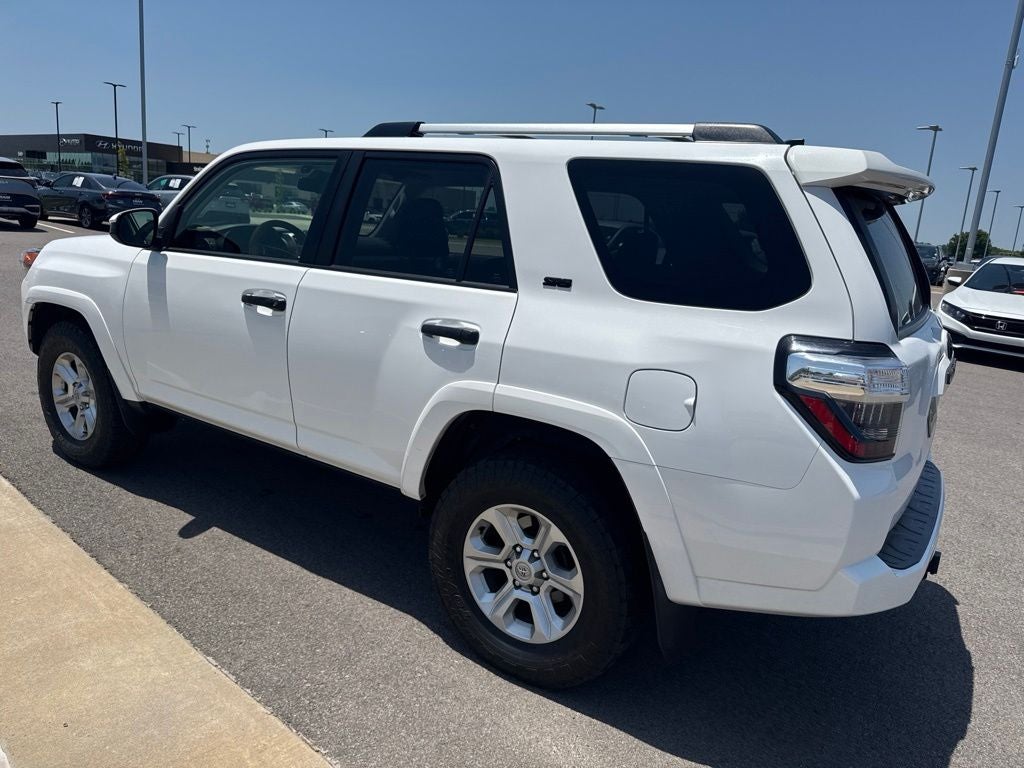 2022 Toyota 4Runner SR5 4X4 / KEYLESS ENTRY