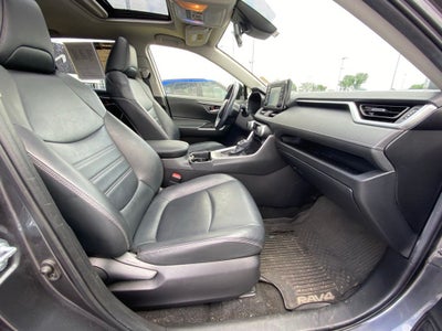 2021 Toyota RAV4 XLE Premium CLEAN CARFAX / ONE OWNER / MOONROOF