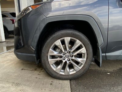 2021 Toyota RAV4 XLE Premium CLEAN CARFAX / ONE OWNER / MOONROOF