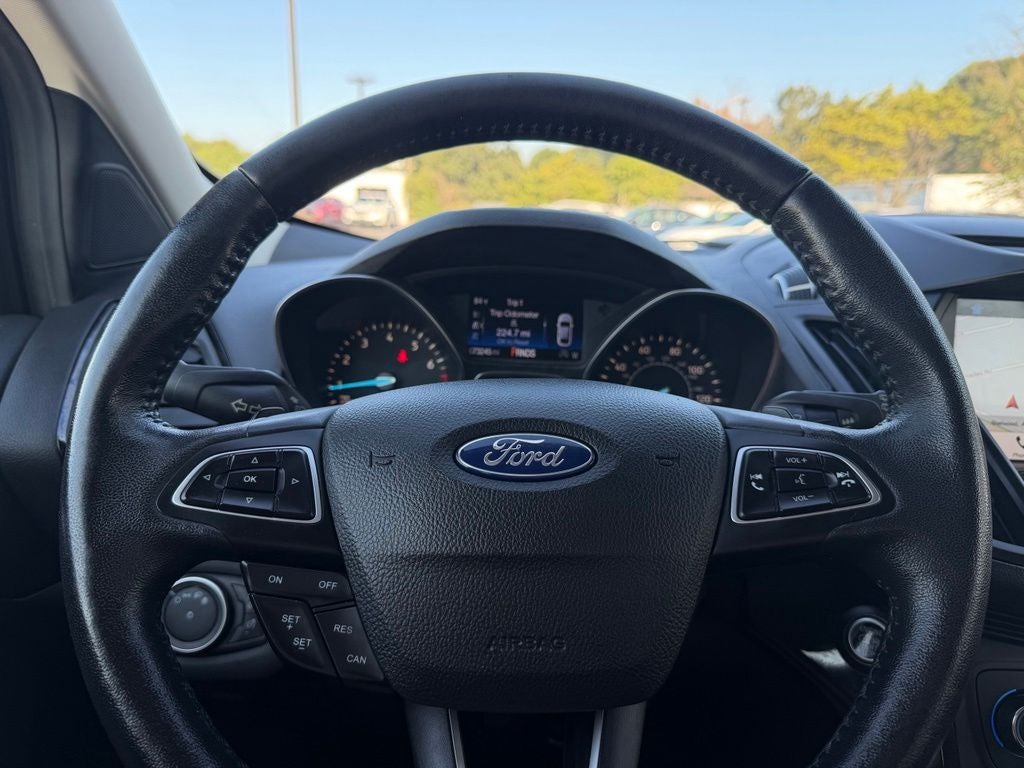 2017 Ford Escape Titanium * Low Miles/ Clean Carfax