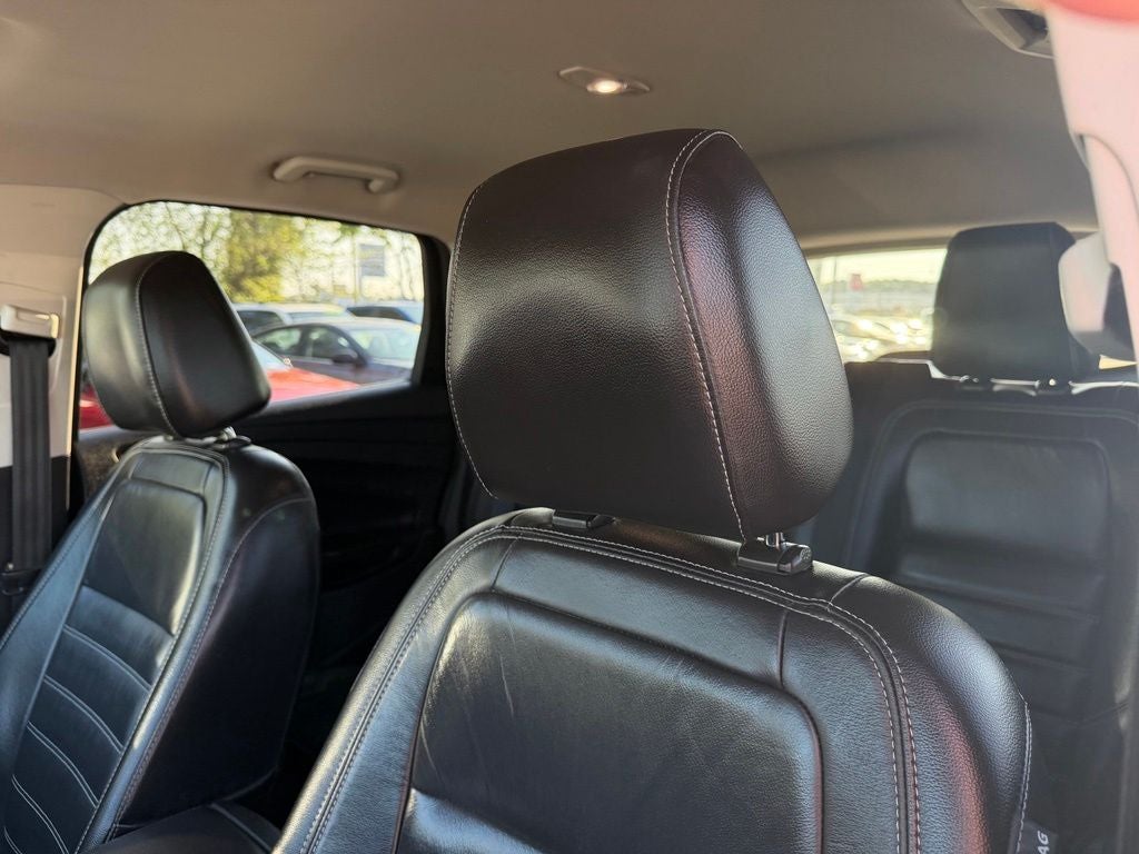 2017 Ford Escape Titanium * Low Miles/ Clean Carfax