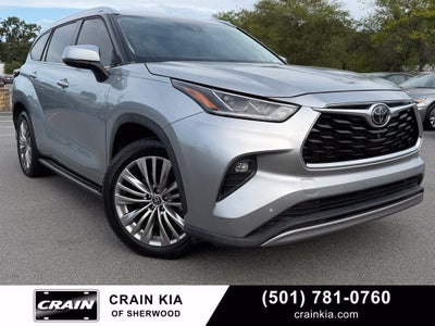 2022 Toyota Highlander Platinum *Platinum Pkg/Pano Roof/Pano View Mirrors