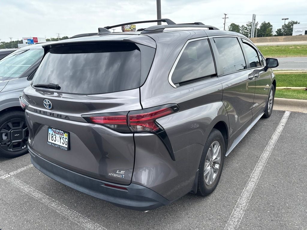 2022 Toyota Sienna LE 8 Passenger