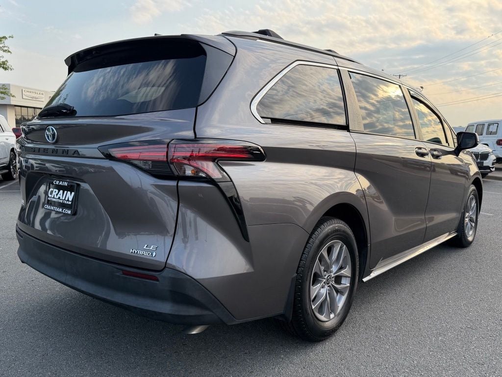 2022 Toyota Sienna LE 8 Passenger