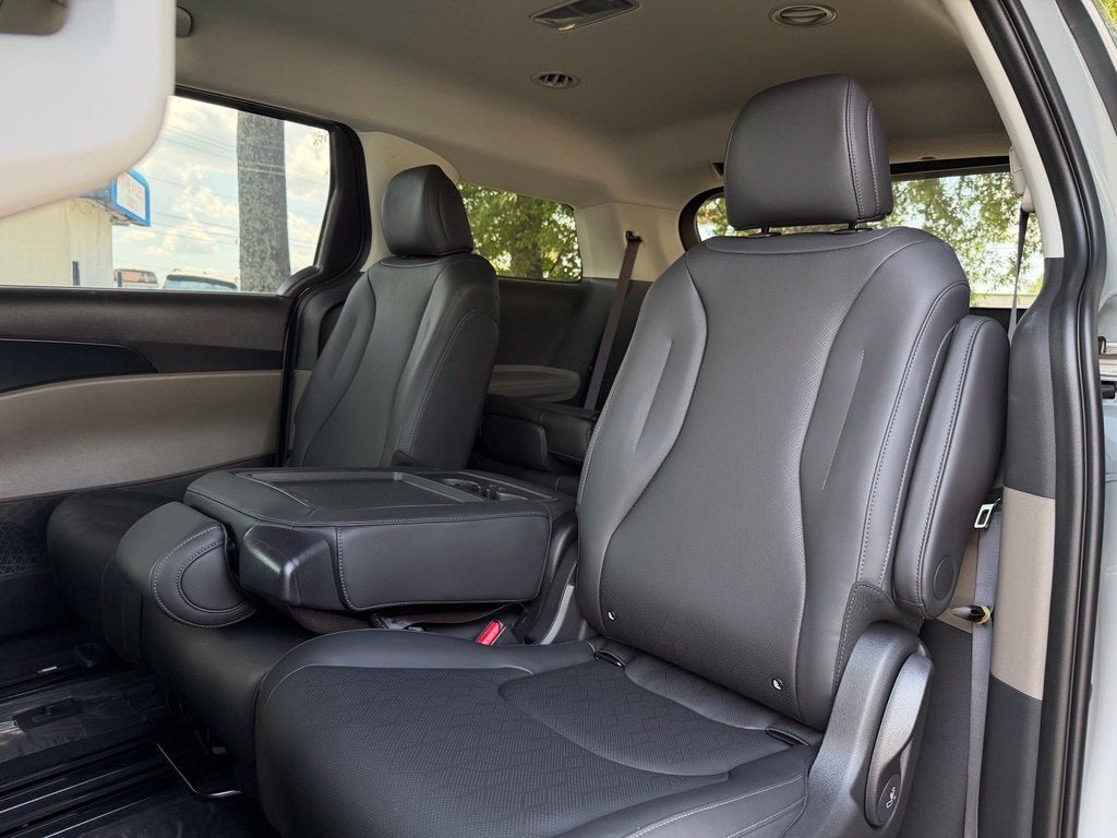 2027 Kia Carnival LX