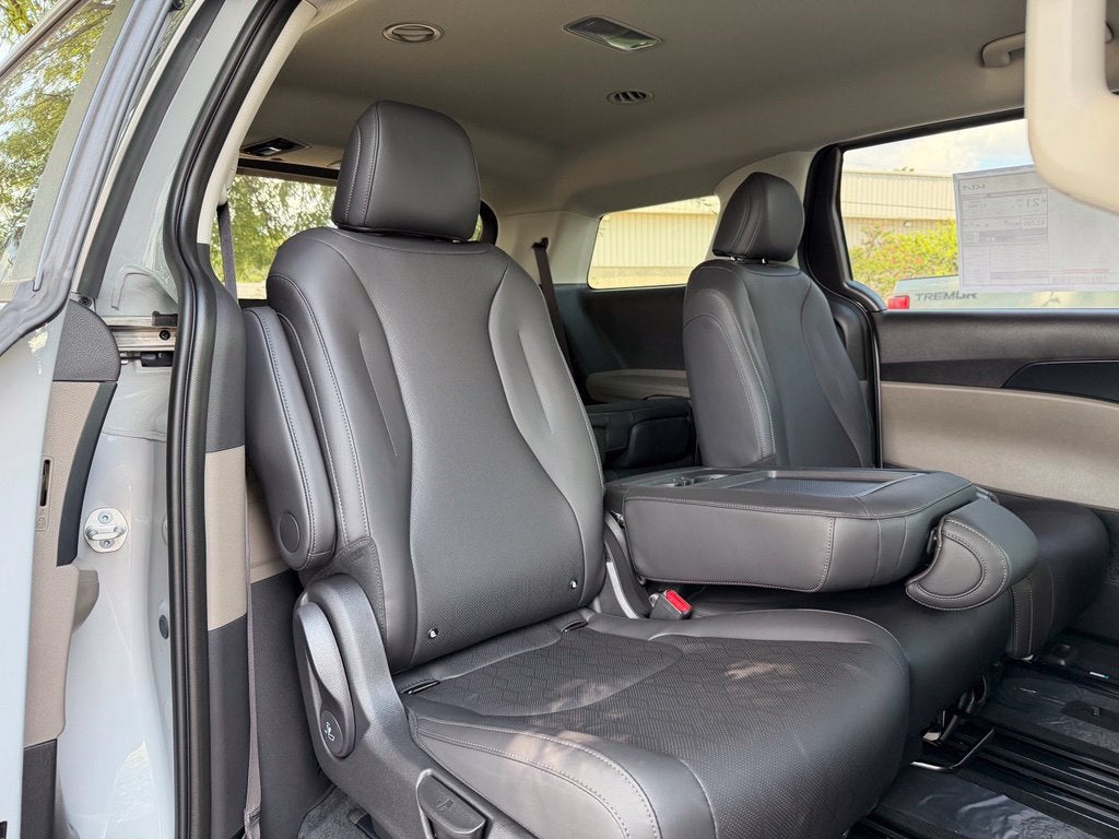 2027 Kia Carnival LX