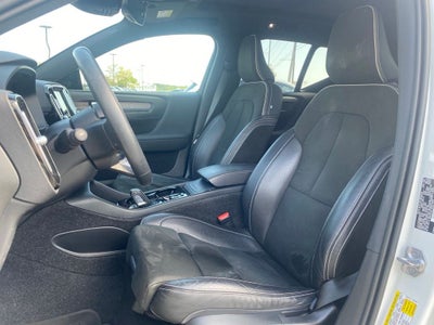 2021 Volvo XC40 R-Design *Advanced Package/Climate Package