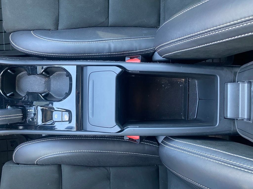 2021 Volvo XC40 R-Design *Advanced Package/Climate Package