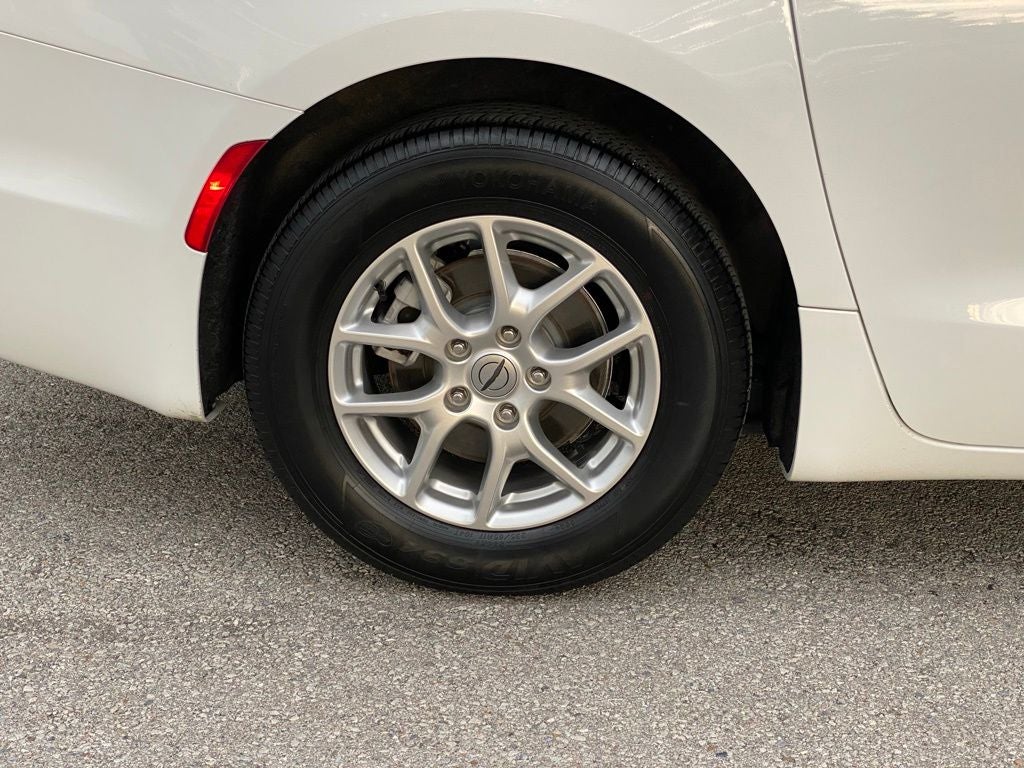 2025 Chrysler Pacifica Select