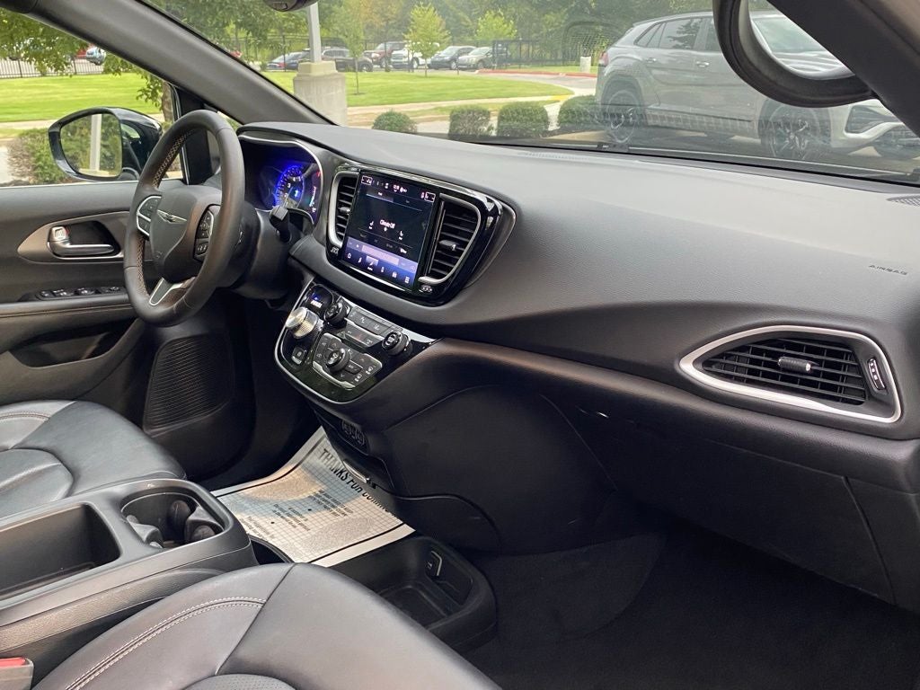 2025 Chrysler Pacifica Select