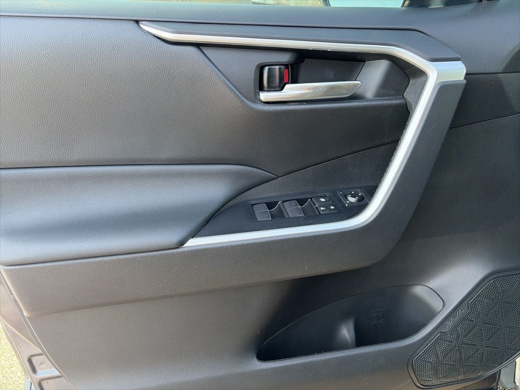 2021 Toyota RAV4 XLE Premium 1-OWNER