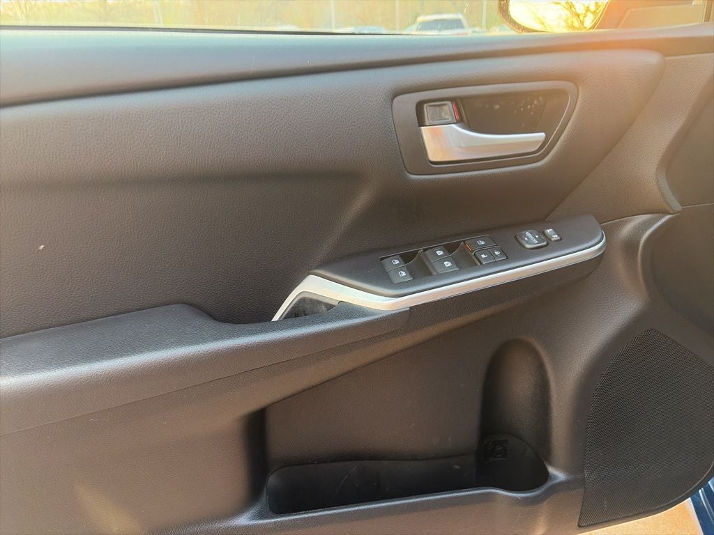 2017 Toyota Camry SE CLEAN CARFAX AND GOOD SVC RECORDS