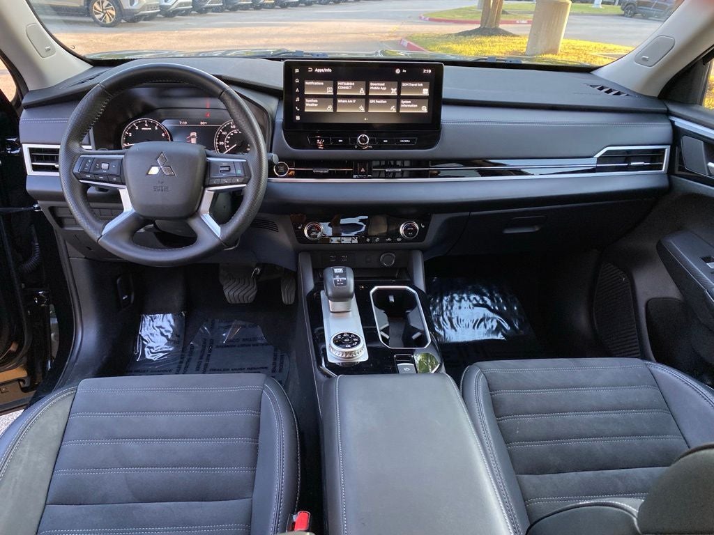2025 Mitsubishi Outlander SE