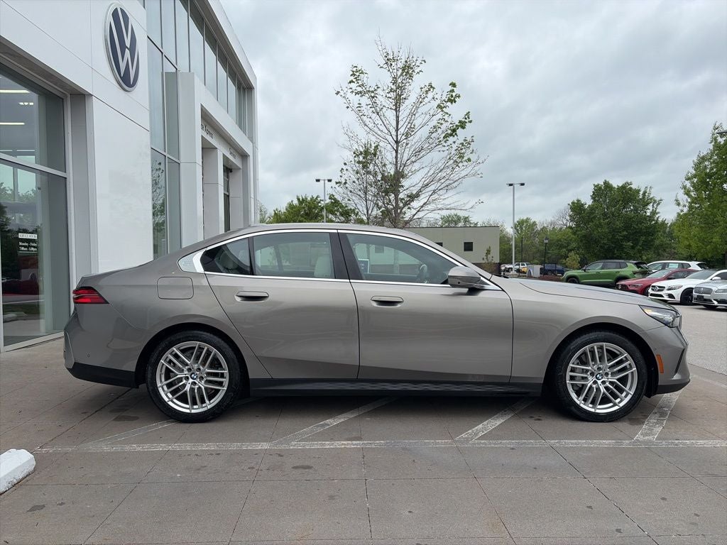 2024 BMW 5 Series 530i