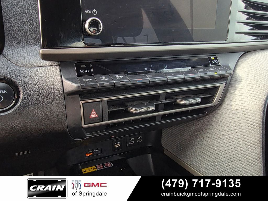 2025 Toyota Camry SE Loaded / 12.3" Screen