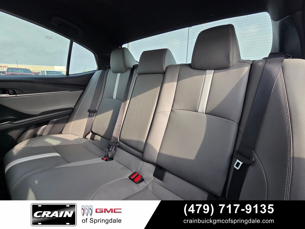2025 Toyota Camry SE Loaded / 12.3" Screen