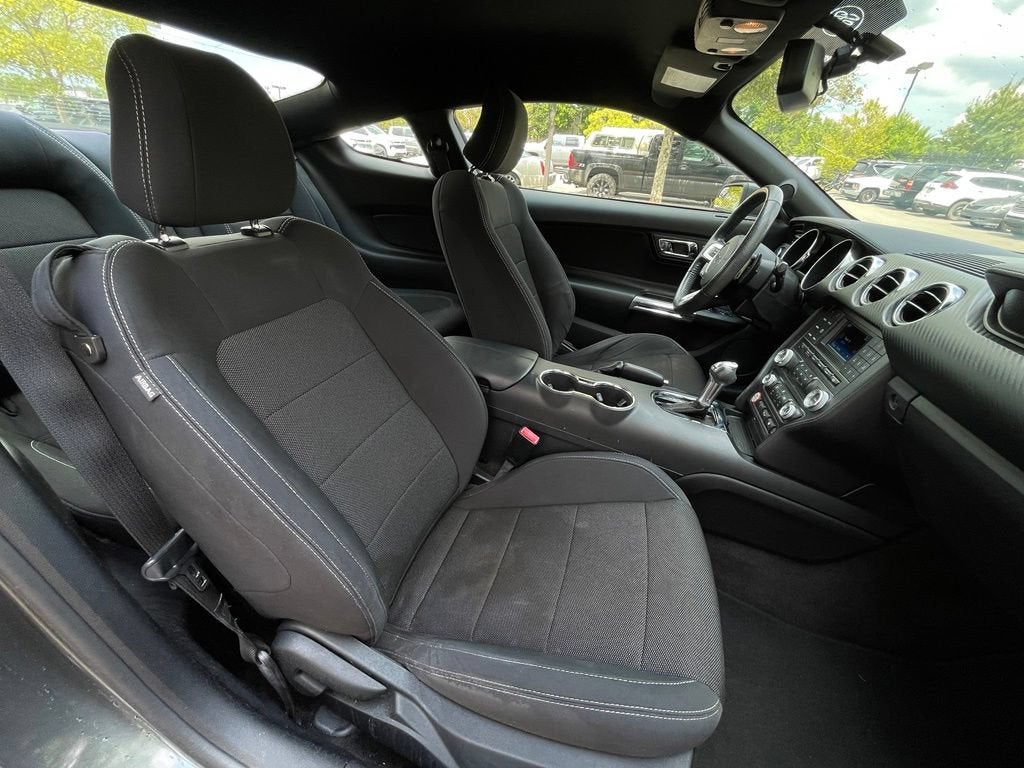 2017 Ford Mustang V6