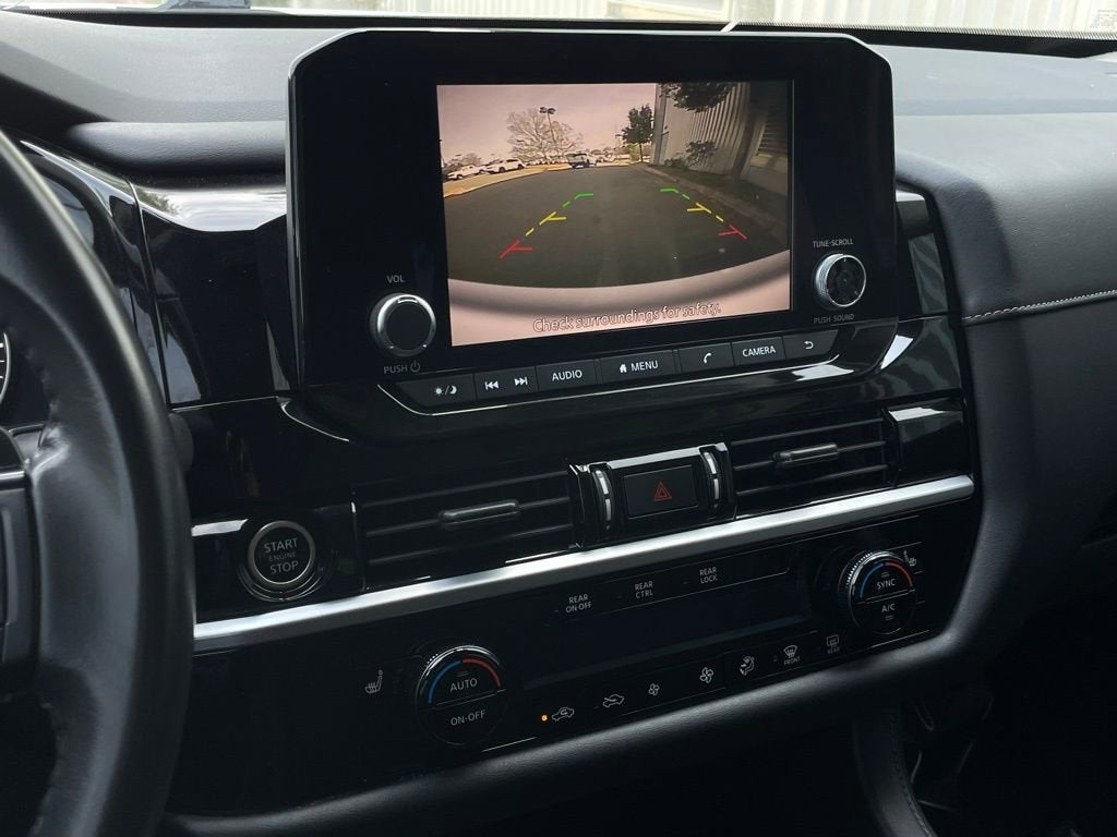 2022 Nissan Pathfinder SV