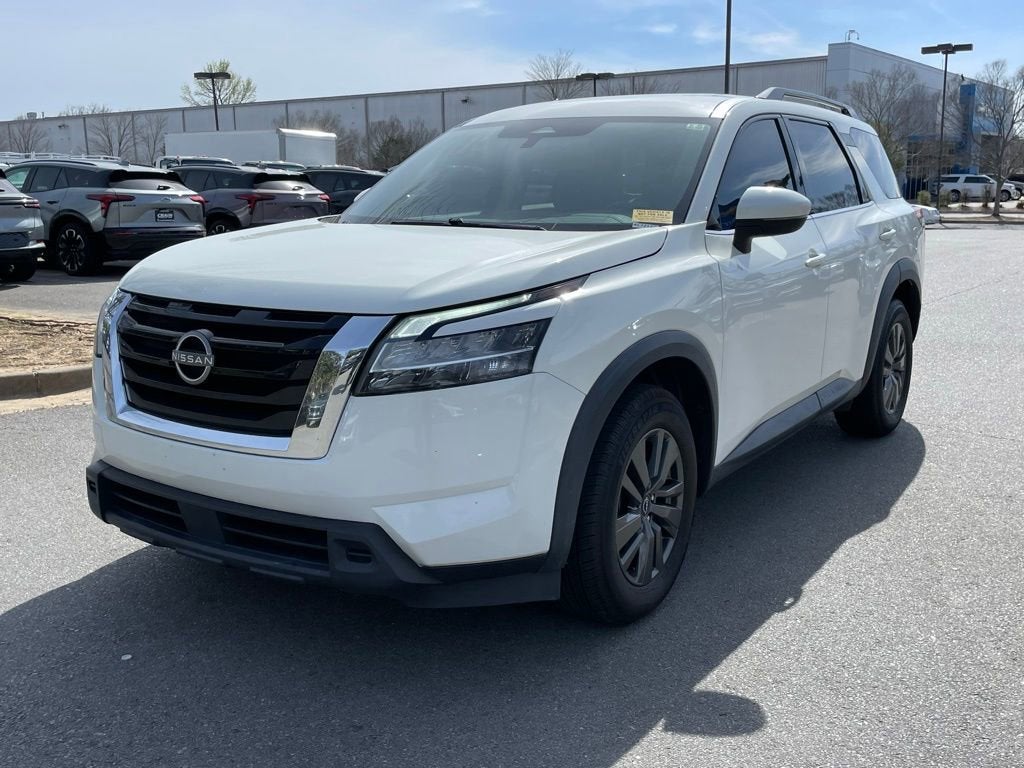 2022 Nissan Pathfinder SV