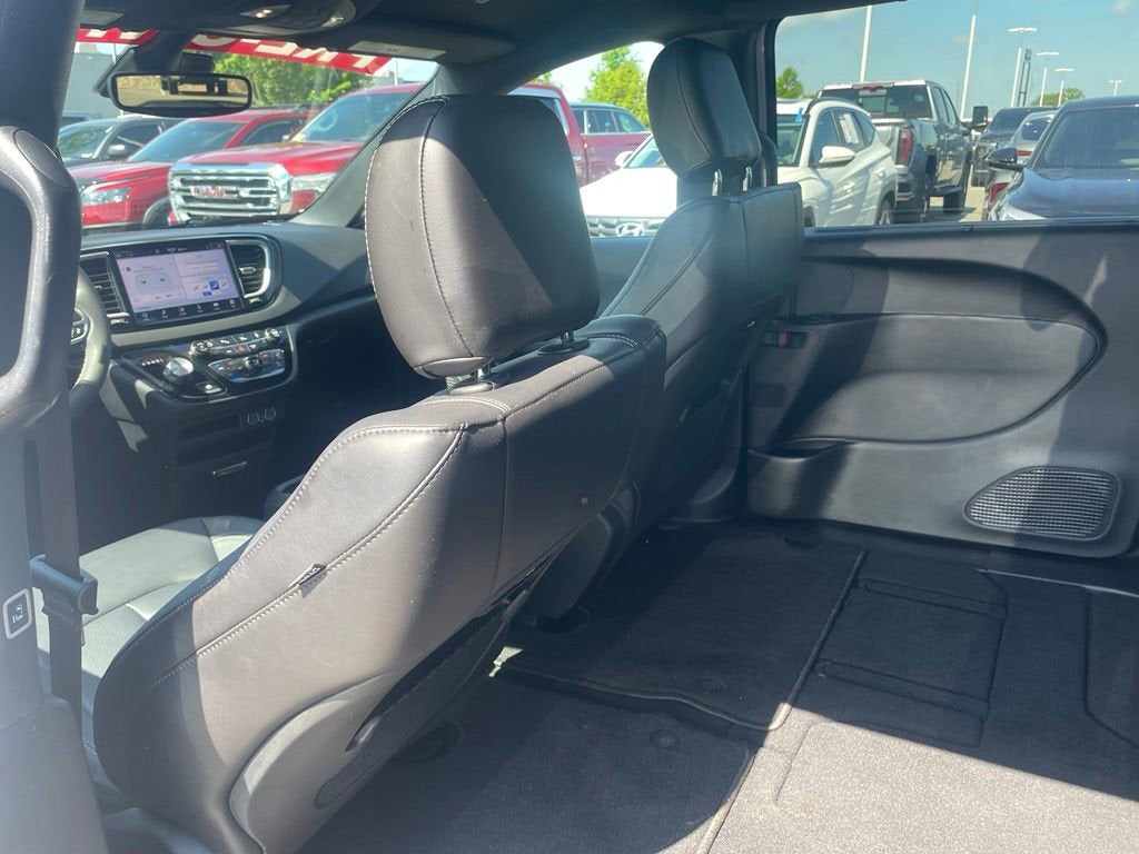 2025 Chrysler Pacifica Select