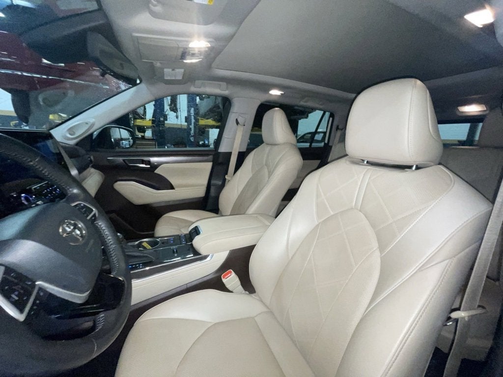 2022 Toyota Highlander Platinum