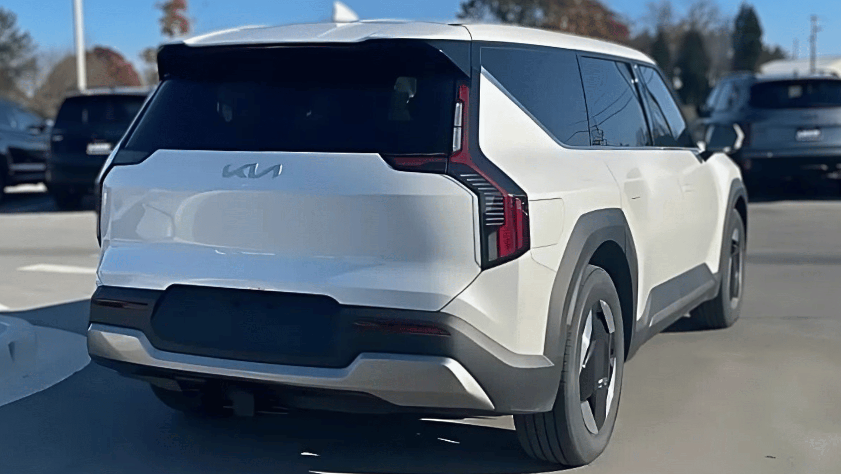 Side View of the 2025 Kia EV9