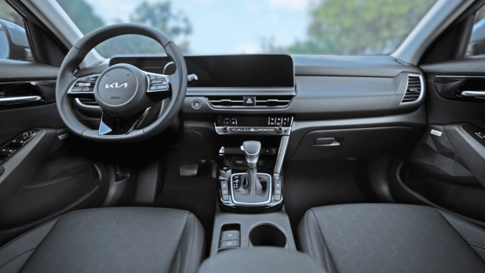 Interior View of the 2025 Kia Seltos