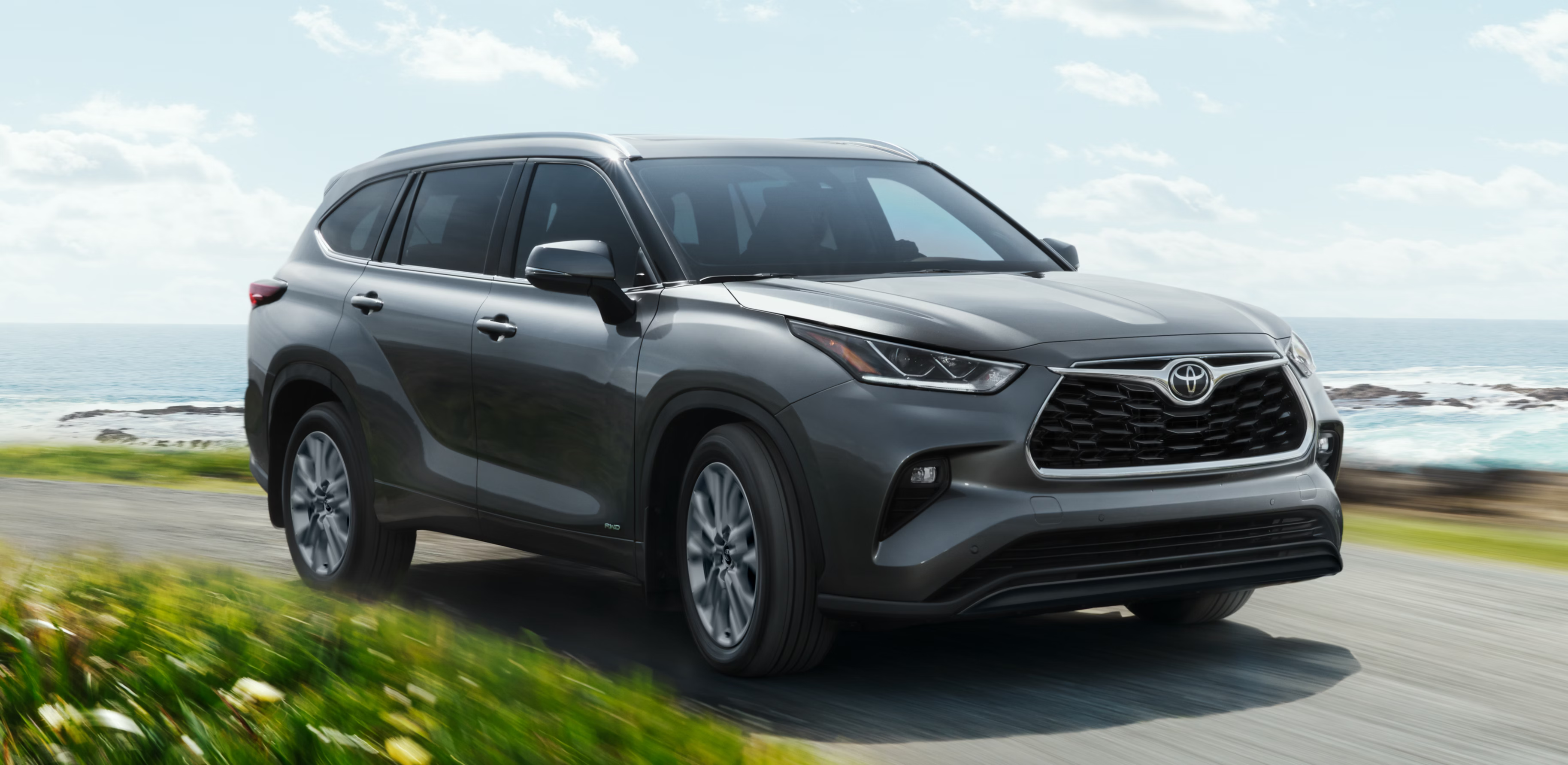 Gray 2026 Toyota Highlander Front View Photo